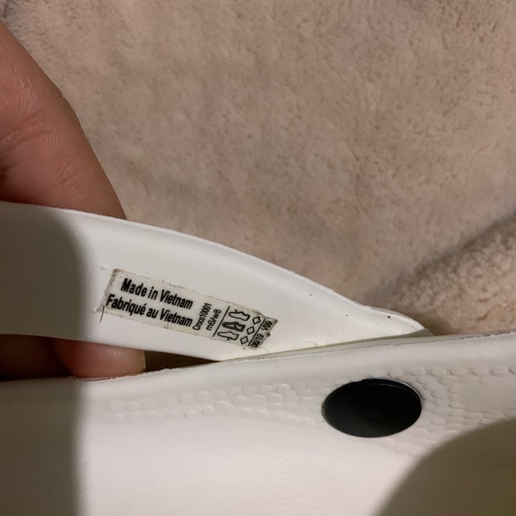 Crocs size 8 in women’s - Picture 3 of 5